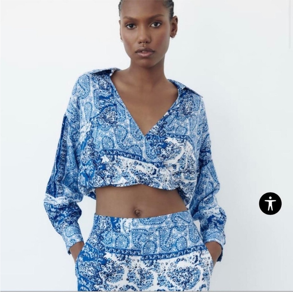 ZARA | Blue and White Paisley Crop top